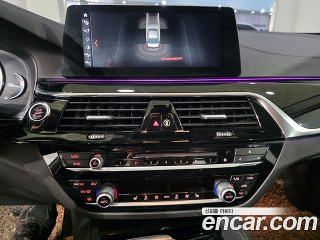 BMW 5 Series 2018 — Фото 11/20