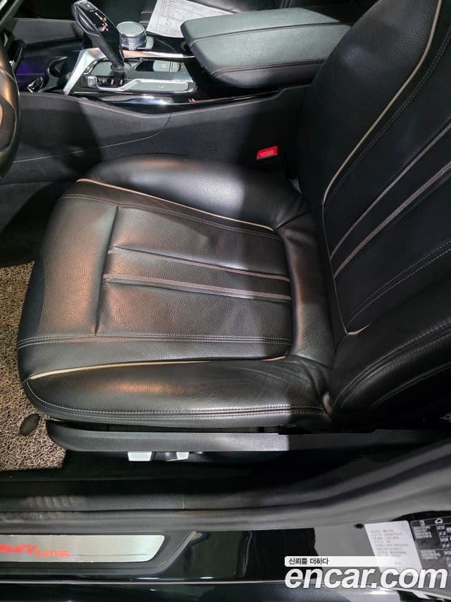BMW 5 Series 2018 — Фото 16/20