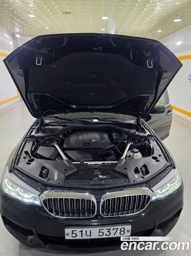 BMW 5 Series 2018 — Фото 19/20