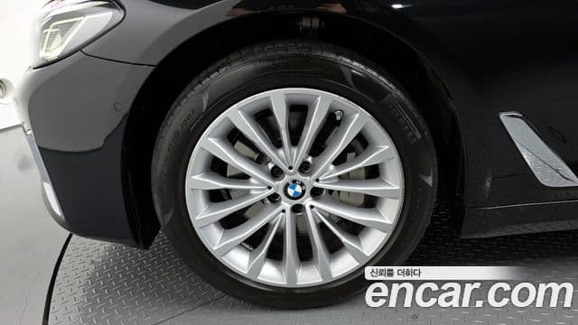 BMW 5 Series 2022 — Photo 31/31