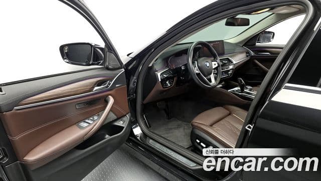 BMW 5 Series 2022 — Photo 9/31