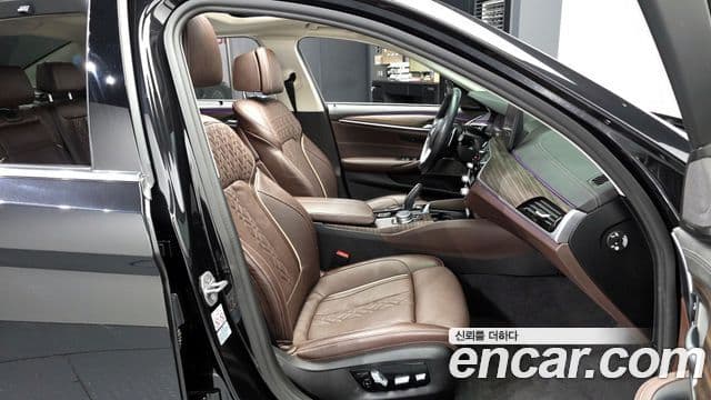 BMW 5 Series 2022 — Photo 14/31
