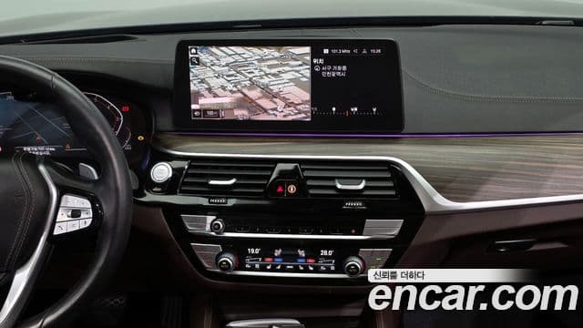 BMW 5 Series 2022 — Photo 21/31