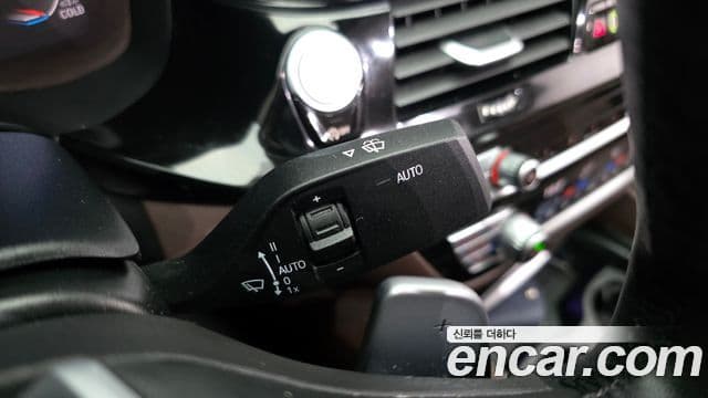 BMW 5 Series 2022 — Photo 17/31