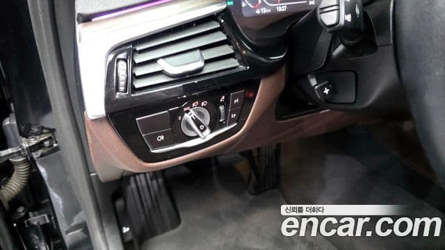 BMW 5 Series 2022 — Photo 3/31