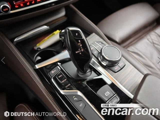 BMW 5 Series 2018 — Şəkil 9/20