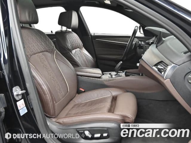 BMW 5 Series 2018 — Şəkil 10/20