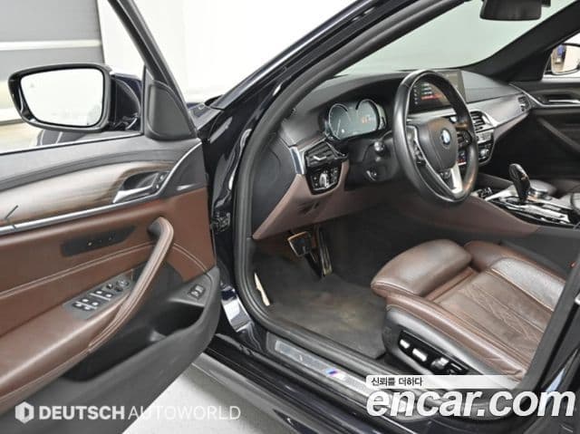 BMW 5 Series 2018 — Şəkil 11/20