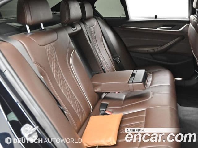 BMW 5 Series 2018 — Şəkil 12/20