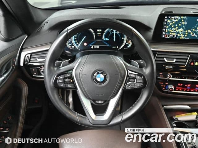 BMW 5 Series 2018 — Şəkil 13/20