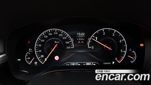 BMW 5 Series 2019 — Şəkil 8/20