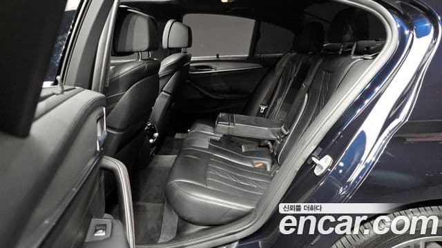 BMW 5 Series 2019 — Şəkil 12/20