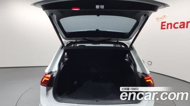 Volkswagen Tiguan 2023 — Photo 16/20