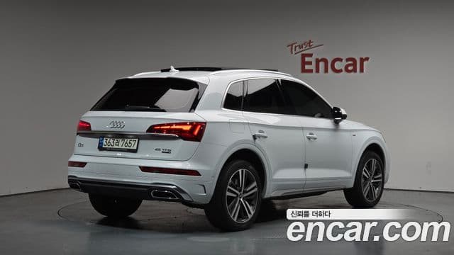 Audi Q5 2021 — ფოტო 2/20