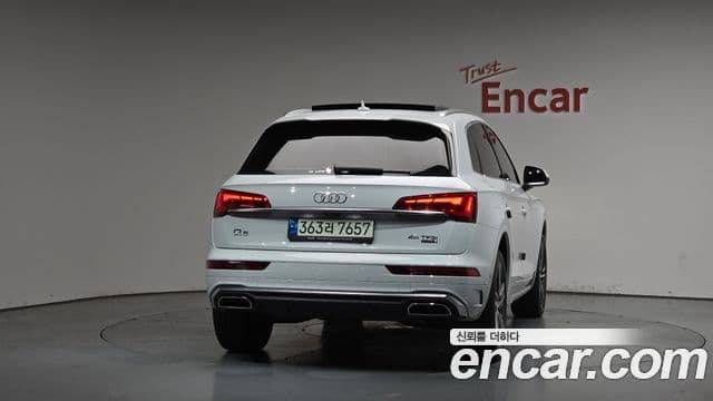 Audi Q5 2021 — ფოტო 4/20