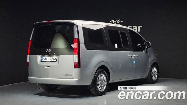 Hyundai Staria 2022 — Фото 2/20