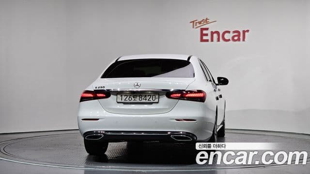 Mercedes-Benz E-Class 2021 — ფოტო 4/20