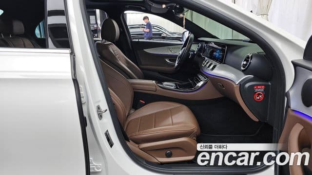 Mercedes-Benz E-Class 2021 — ფოტო 11/20