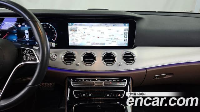 Mercedes-Benz E-Class 2021 — фото 14 из 20