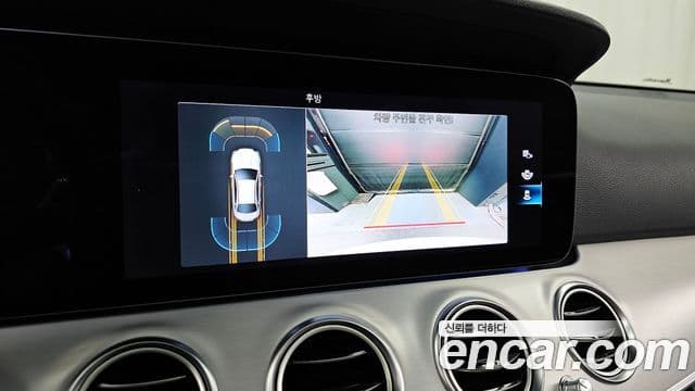 Mercedes-Benz E-Class 2021 — ფოტო 15/20
