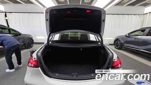 Mercedes-Benz E-Class 2021 — ფოტო 20/20