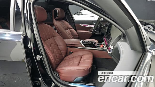 BMW 7 Series 2025 — Photo 27/33