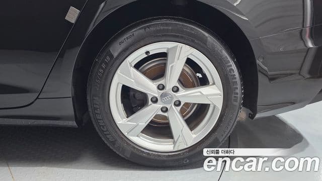 Audi A6 2021 — ფოტო 23/31