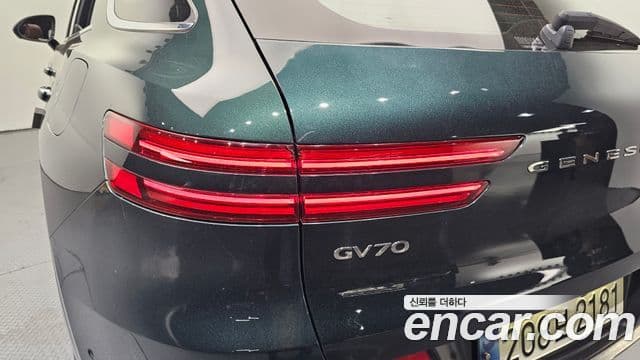 Genesis GV70 2022 — ფოტო 16/31