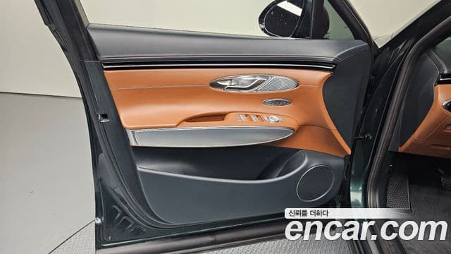Genesis GV70 2022 — ფოტო 22/31