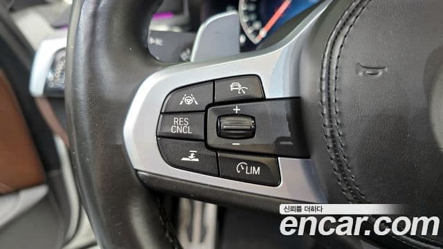 BMW 5 Series 2019 — фото 17 из 20