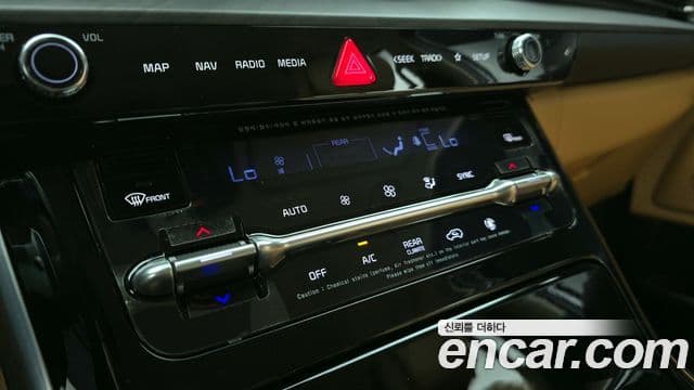 Kia Carnival 2023 — Фото 18/20
