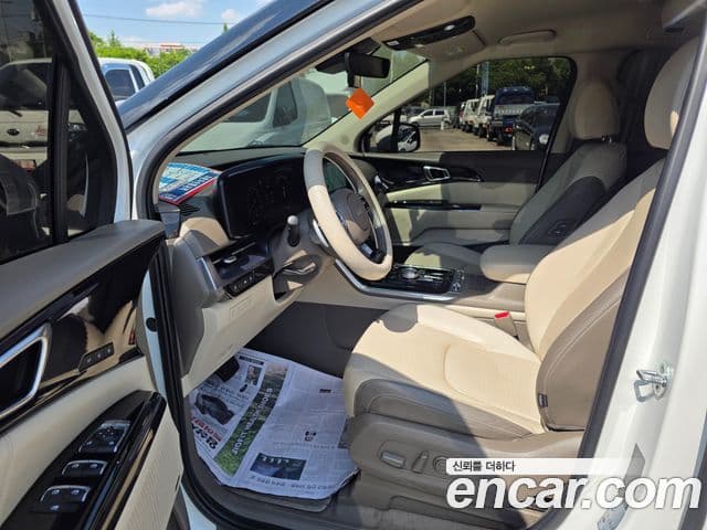 Kia Carnival 2021 — ფოტო 6/20