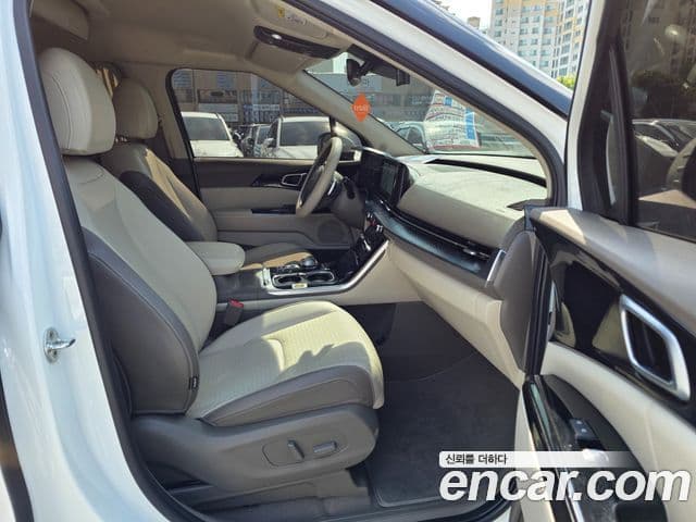 Kia Carnival 2021 — ფოტო 8/20