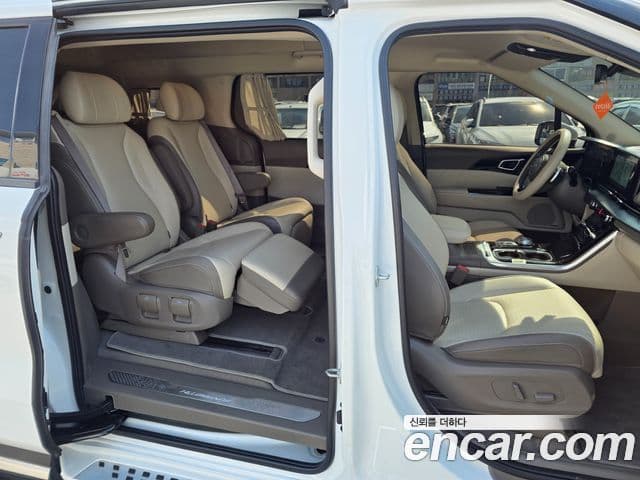 Kia Carnival 2021 — ფოტო 9/20