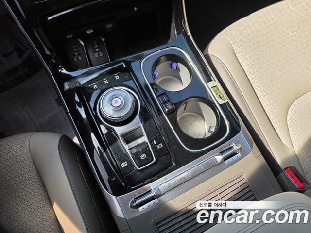 Kia Carnival 2021 — ფოტო 13/20