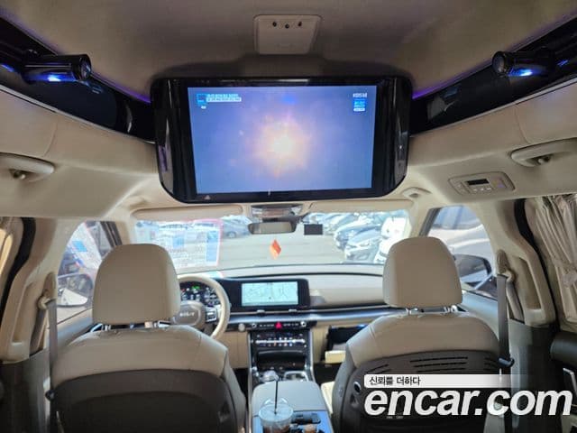 Kia Carnival 2021 — ფოტო 18/20