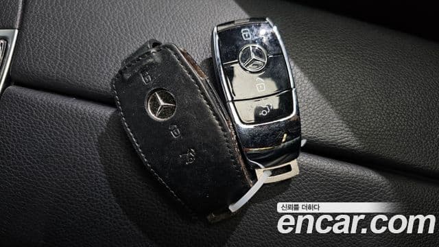 Mercedes-Benz E-Class 2021 — Şəkil 19/20