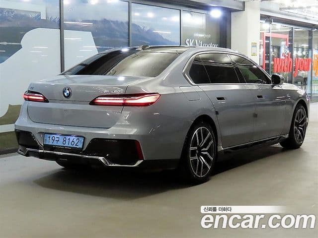 BMW i7 2023 — Photo 17/20