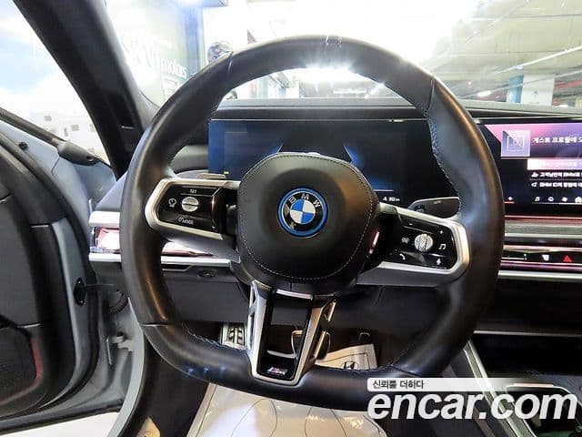 BMW i7 2023 — Photo 1/20