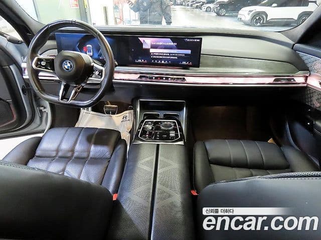 BMW i7 2023 — Photo 8/20