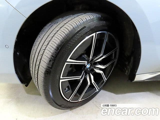 BMW i7 2023 — Photo 16/20