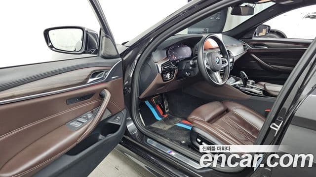 BMW 5 Series 2020 — Фото 10/20
