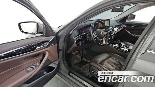 BMW 5 Series 2022 — Şəkil 10/20