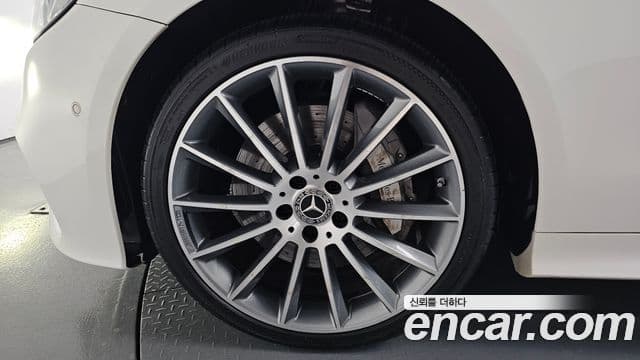 Mercedes-Benz E-Class 2020 — Фото 5/20