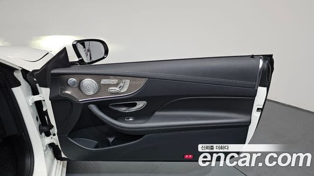 Mercedes-Benz E-Class 2020 — ფოტო 25/35