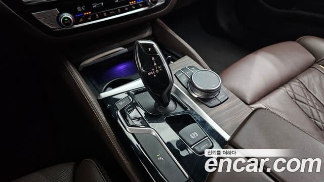 BMW 5 Series 2020 — Şəkil 9/20