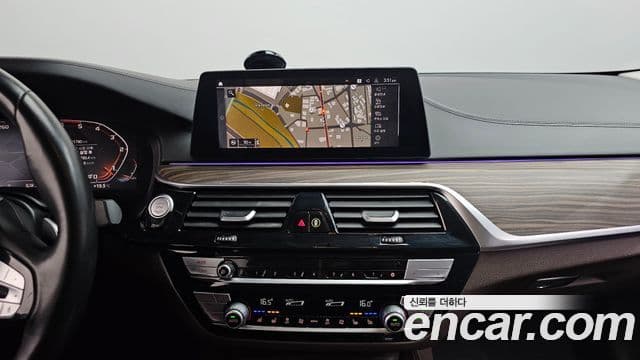 BMW 5 Series 2020 — Şəkil 12/20