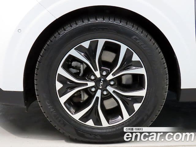Kia Carnival 2022 — фото 19 из 20