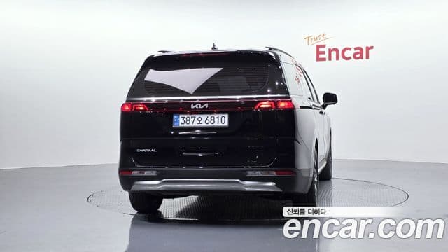 Kia Carnival 2023 — ფოტო 4/20