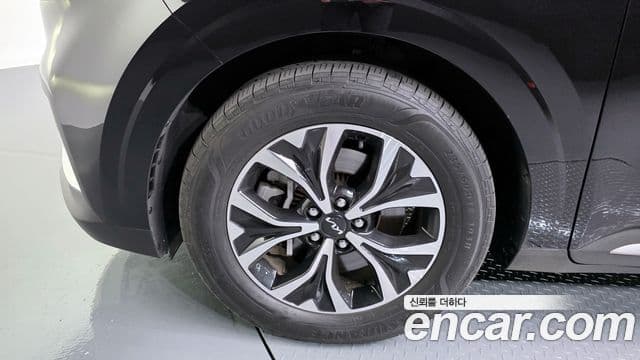 Kia Carnival 2023 — ფოტო 5/20